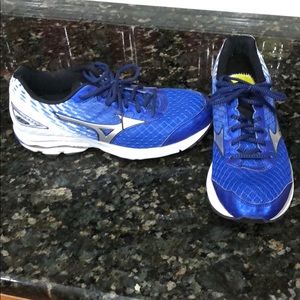 Mizuno wave rider 19 size 10